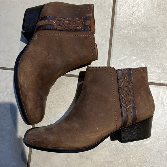 Clarks Leather Booties - Picture 3 of 4